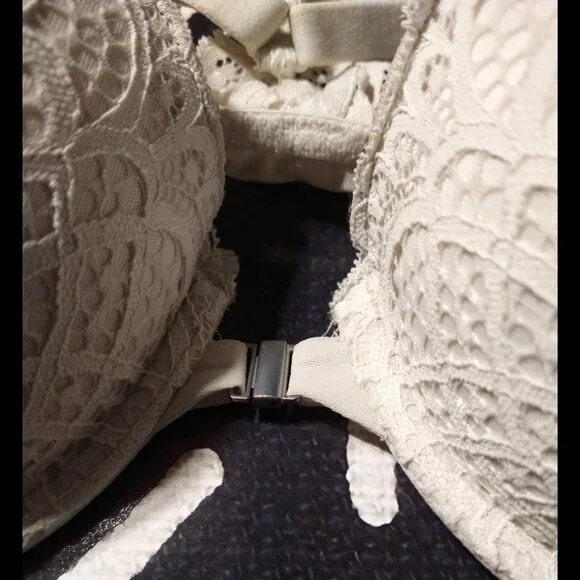 Auden White Front Clasp Bra - Picture 4 of 7